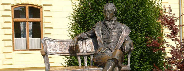 Die sitzende Statue von György Festetics