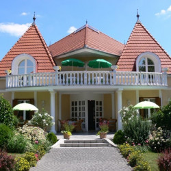 Villa Gyenesdiás***